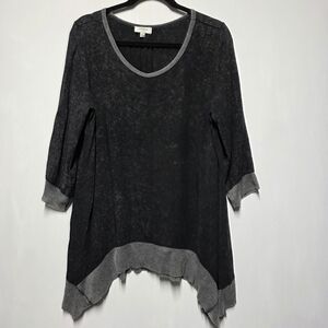 Umgee Womens Tunic Top Size Medium Black Gray Lagenlook Asymmetrical Hanky Hem
